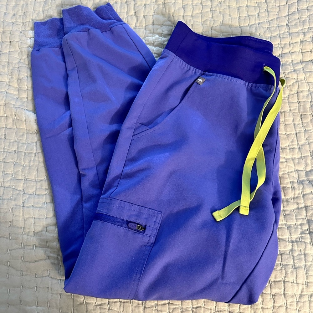 Figs Zamora scrub pants in blueberry size small